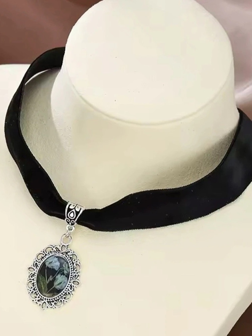 New Velvet Pendant Choker in Black & Silver